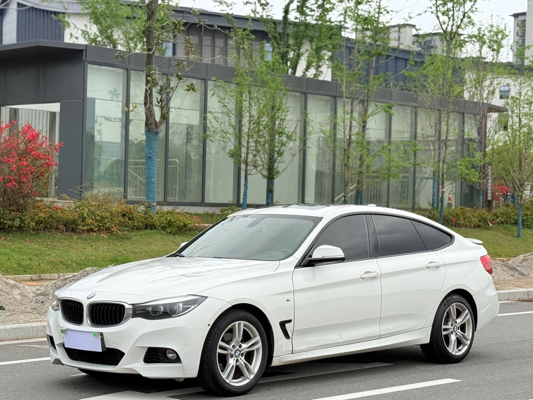 BMW 3 Series GT 2018 #2 BMW 3 Series GT 2018 изображение автомобиля #2