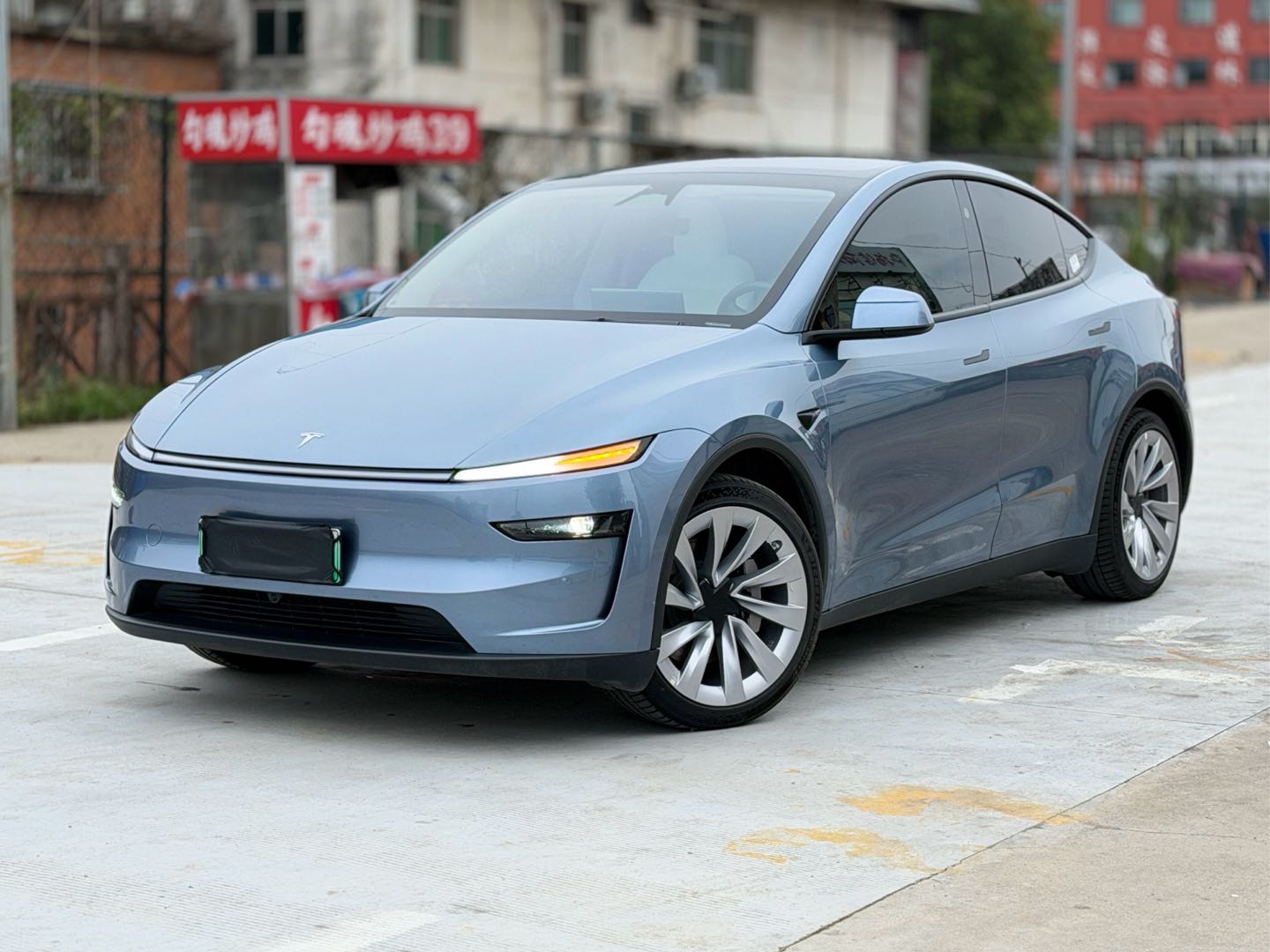 Tesla Model Y 2025 #2 Tesla Model Y 2025 car image #2