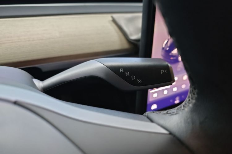Tesla Model Y 2022 car image #14