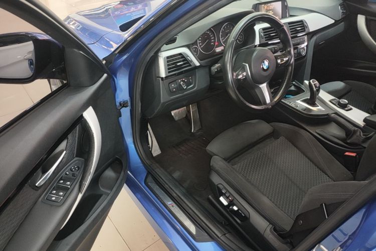 BMW 3 Series 2017 car image #16