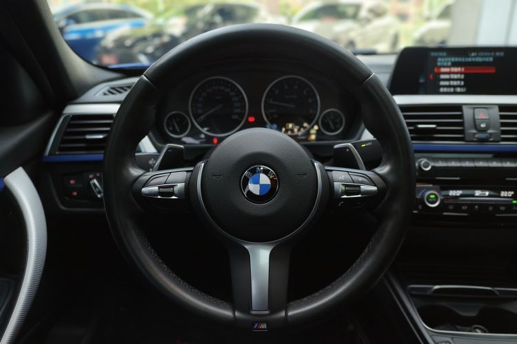 BMW 3 Series 2018 car image #11