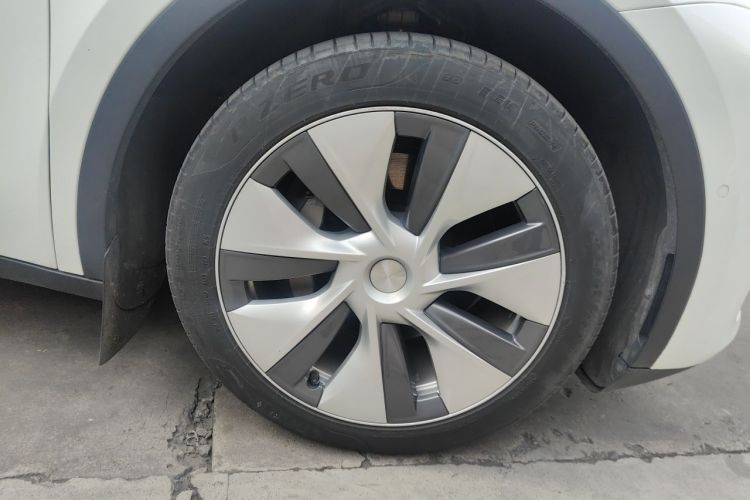 Tesla Model Y 2023 #3 Tesla Model Y 2023 car image #3