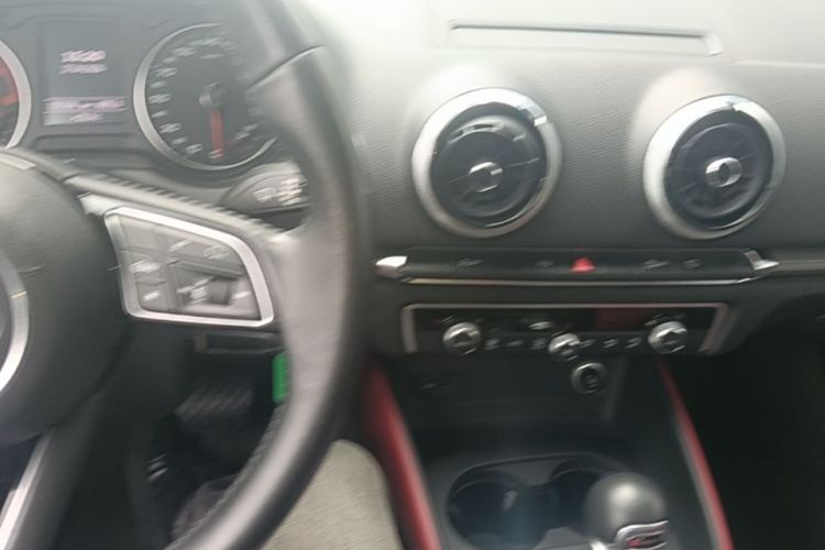 Audi A3 2018 immagine di auto #10