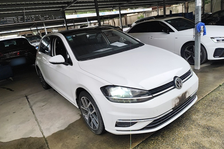 Volkswagen Golf 2020 car image #4