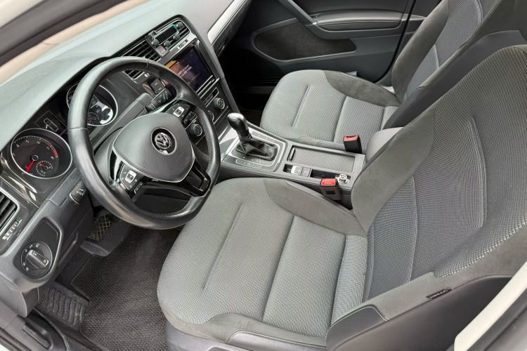 Volkswagen Golf 2019 car image #10