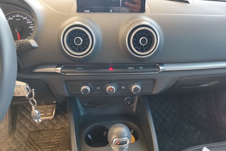 Audi A3 2019 immagine di auto #13