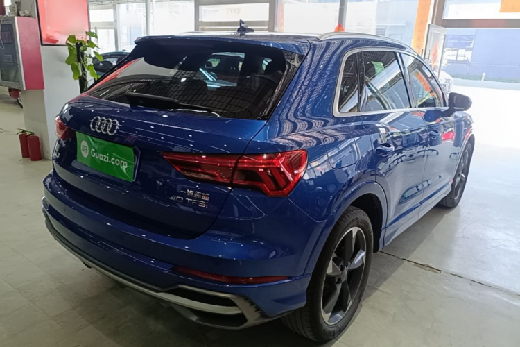 Audi Q3 2019 car image #7