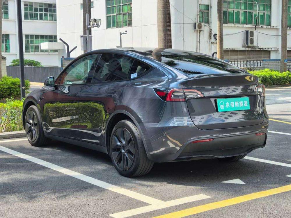 Tesla Model Y 2024 #5 Tesla Model Y 2024 car image #5