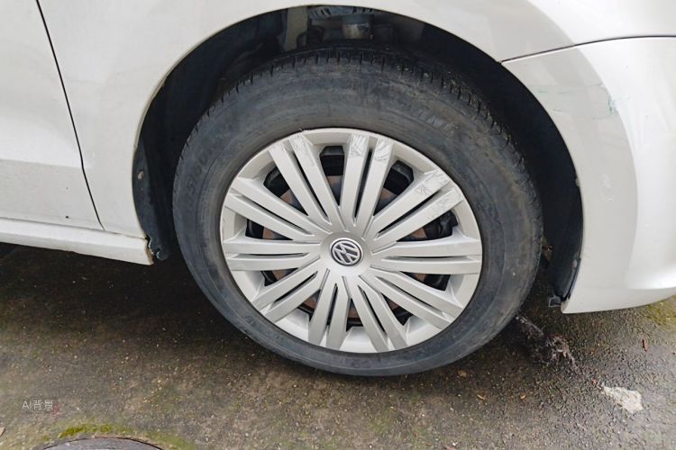 Volkswagen Polo 2016 car image #9