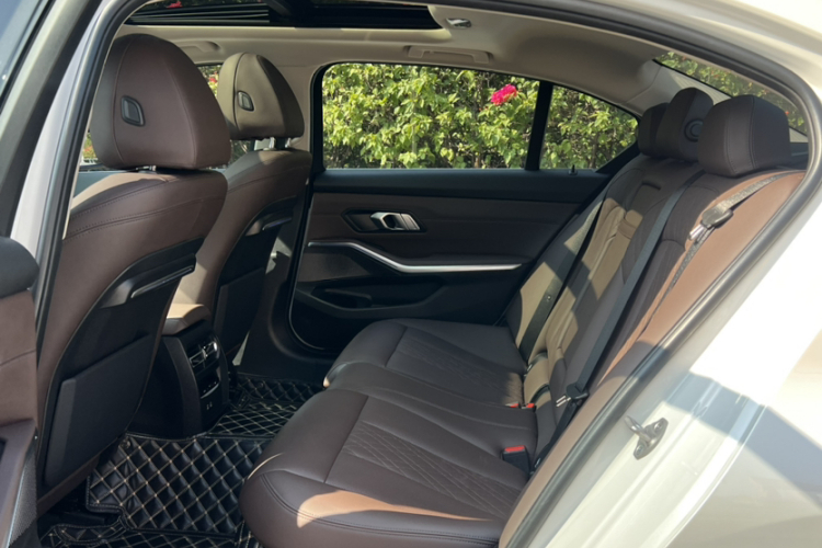 BMW 3 Series 2022 car image #21