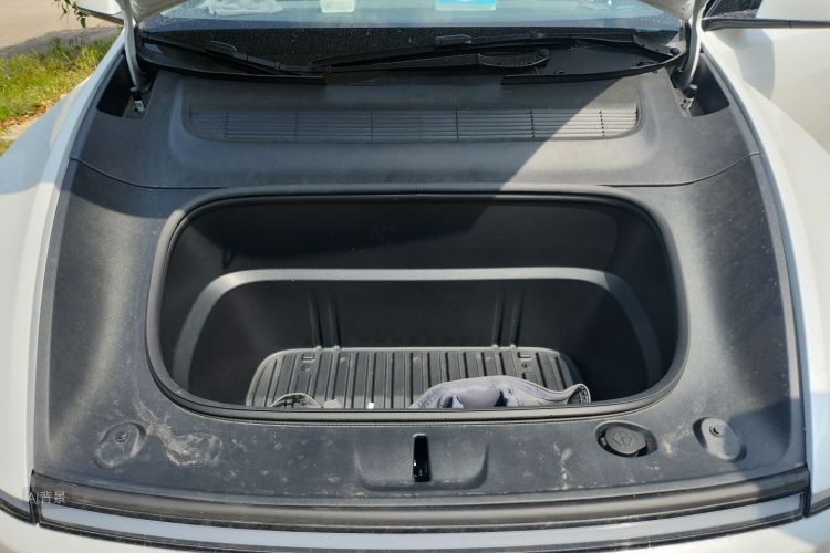 Tesla Model Y 2025 #22 Tesla Model Y 2025 car image #22