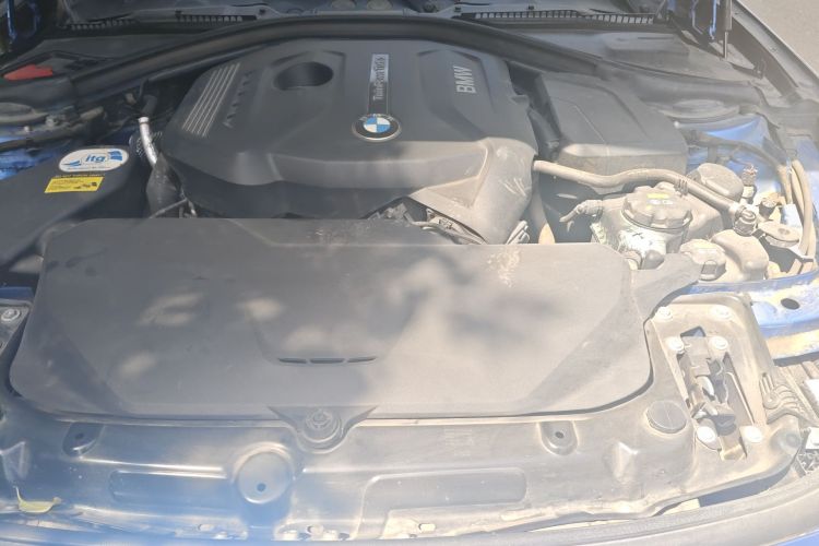 BMW 3 Series 2018 car image #23