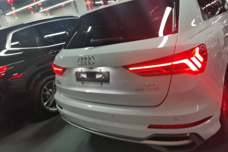Audi Q3 2021 car image #6