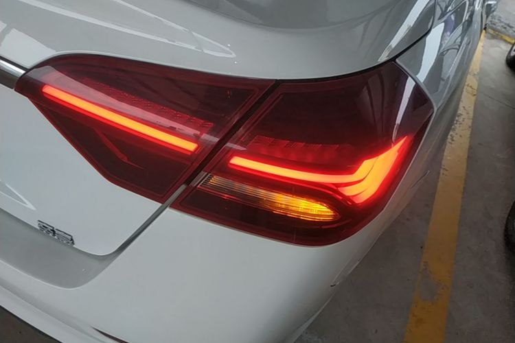 GEELY Emgrand 2021 car image #8