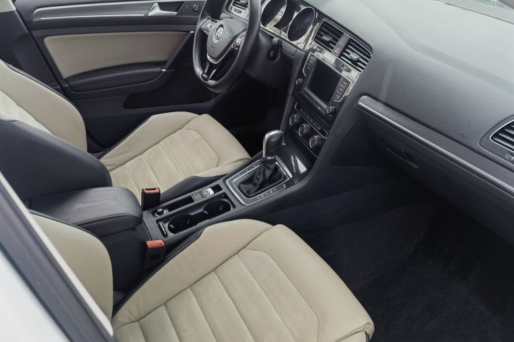 Volkswagen Golf 2017 car image #12