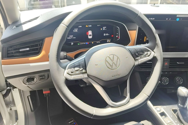Volkswagen Bora 2025 car image #11