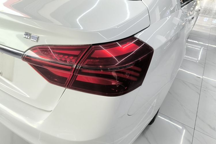 GEELY Emgrand 2019 car image #8