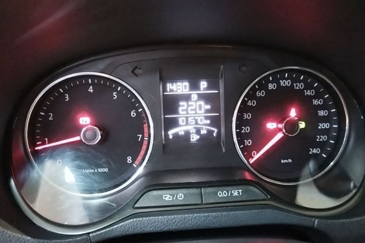 Volkswagen Polo 2015 car image #12