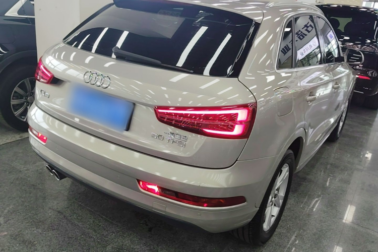 Audi Q3 2018 car image #7