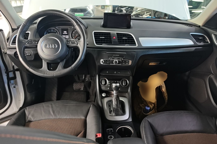 Audi Q3 2017 car image #10