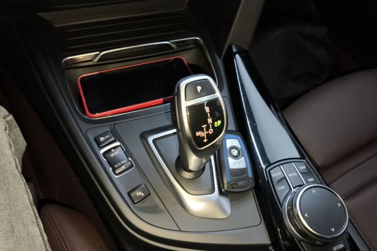 BMW 3 Series 2019 #14 BMW 3 Series 2019 car image #14