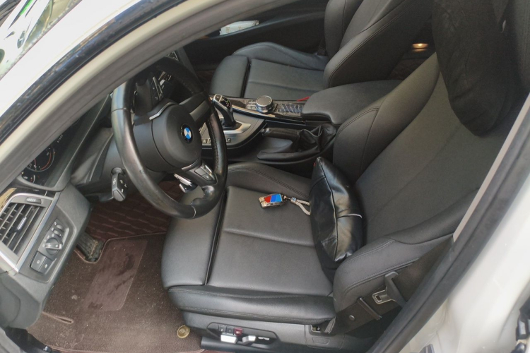 BMW 3 Series 2018 car image #15