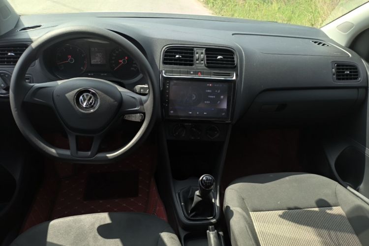 Volkswagen Polo 2017 car image #10