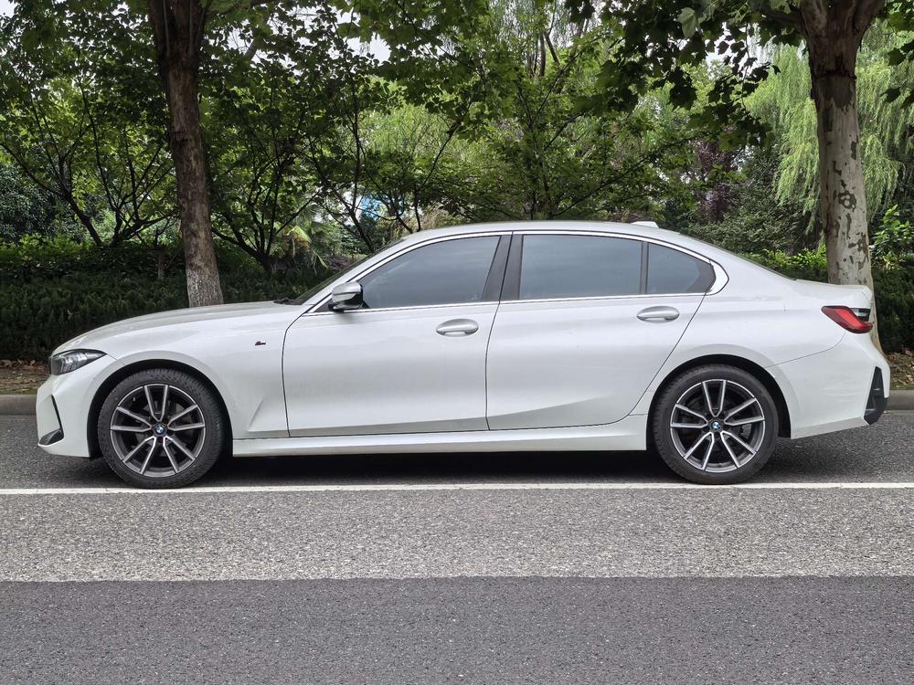 BMW 3 Series 2023 صورة سيارة #4