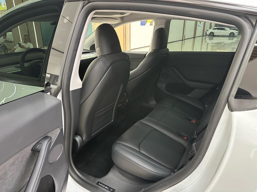 Tesla Model Y 2023 #10 Tesla Model Y 2023 car image #10