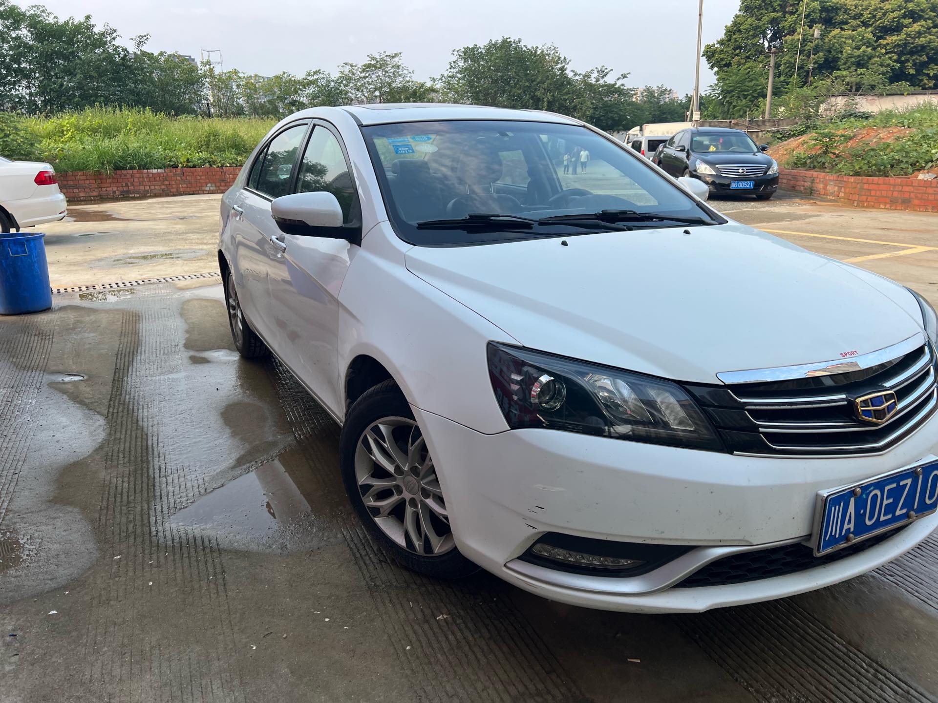 GEELY Emgrand 2015 car image #2