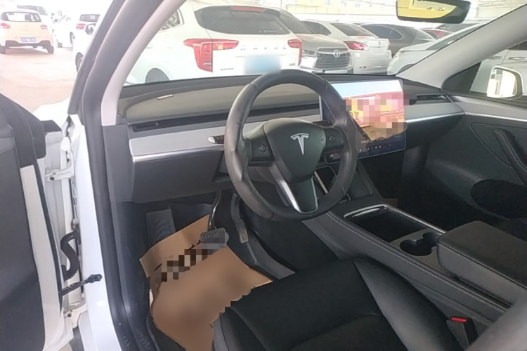 Tesla Model Y 2024 #10 Tesla Model Y 2024 car image #10