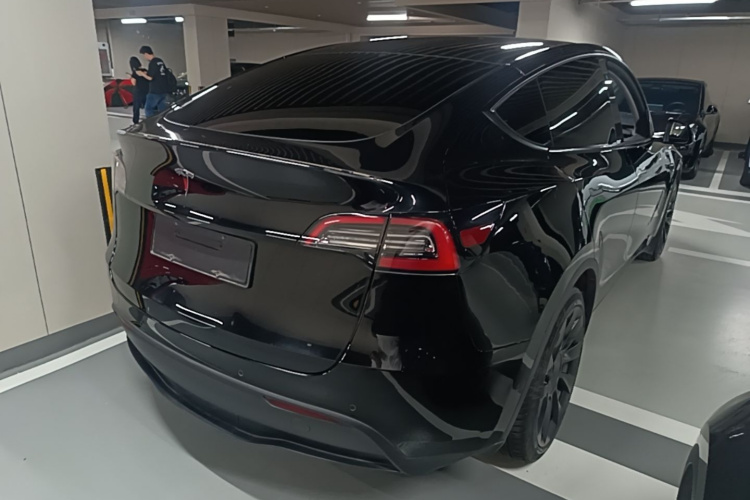 Tesla Model Y 2022 #5 Tesla Model Y 2022 car image #5