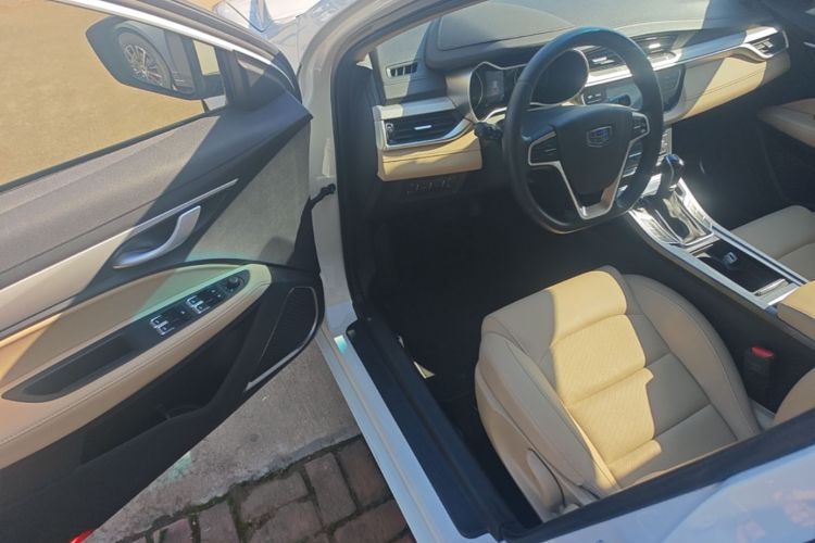 GEELY Emgrand 2018 car image #16