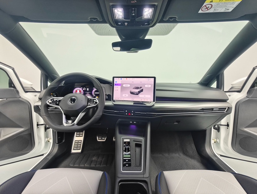 Volkswagen Golf 2025 car image #3