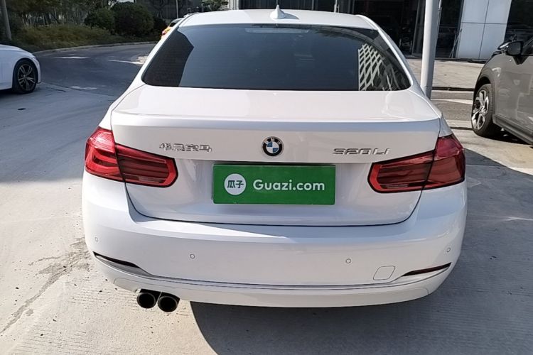 BMW 3 Series 2018 car image #6