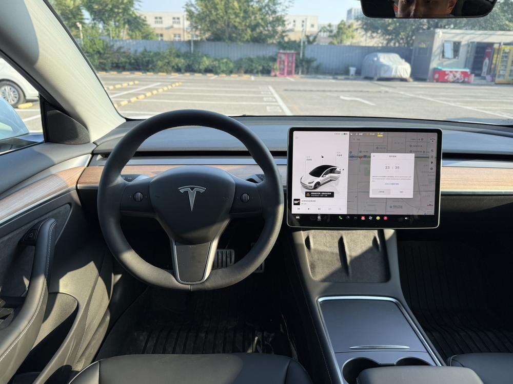 Tesla Model 3 2022 car image #13