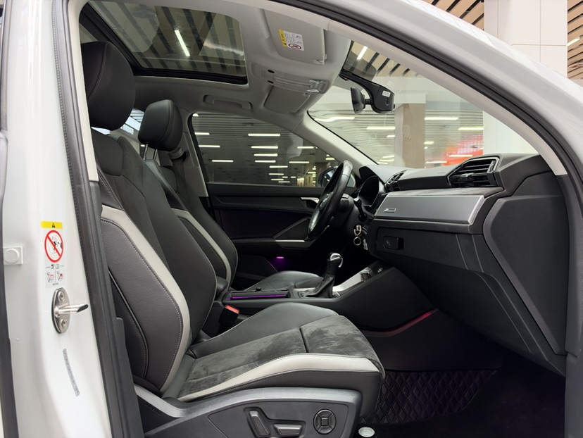 Audi Q3 2023 car image #19