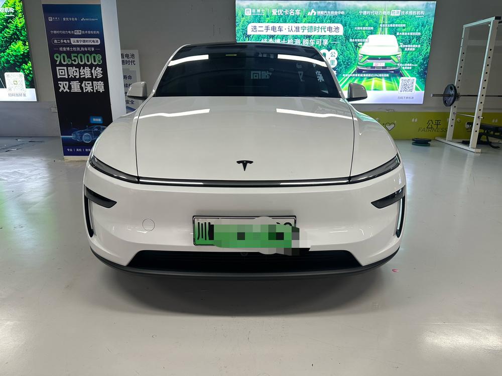 Tesla Model Y 2026 car image #2