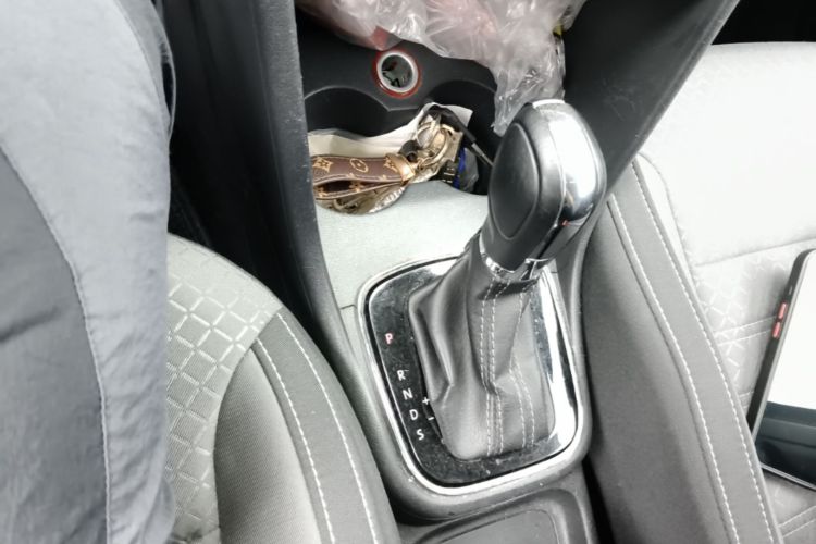 Volkswagen Polo 2015 car image #14