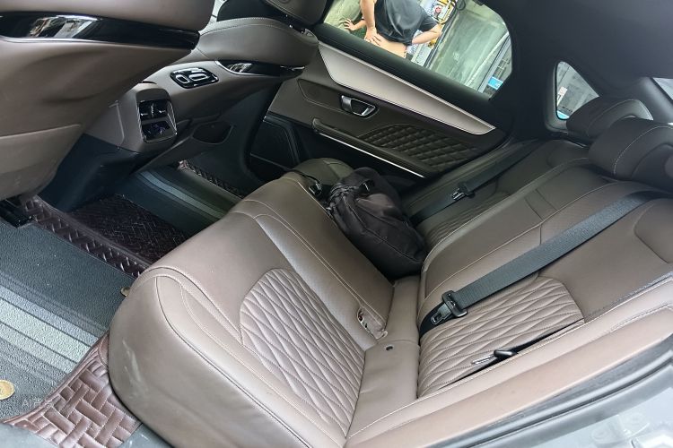 BYD Han 2024 car image #19