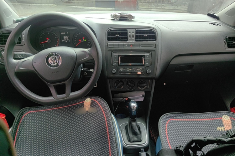 Volkswagen Polo 2017 car image #12