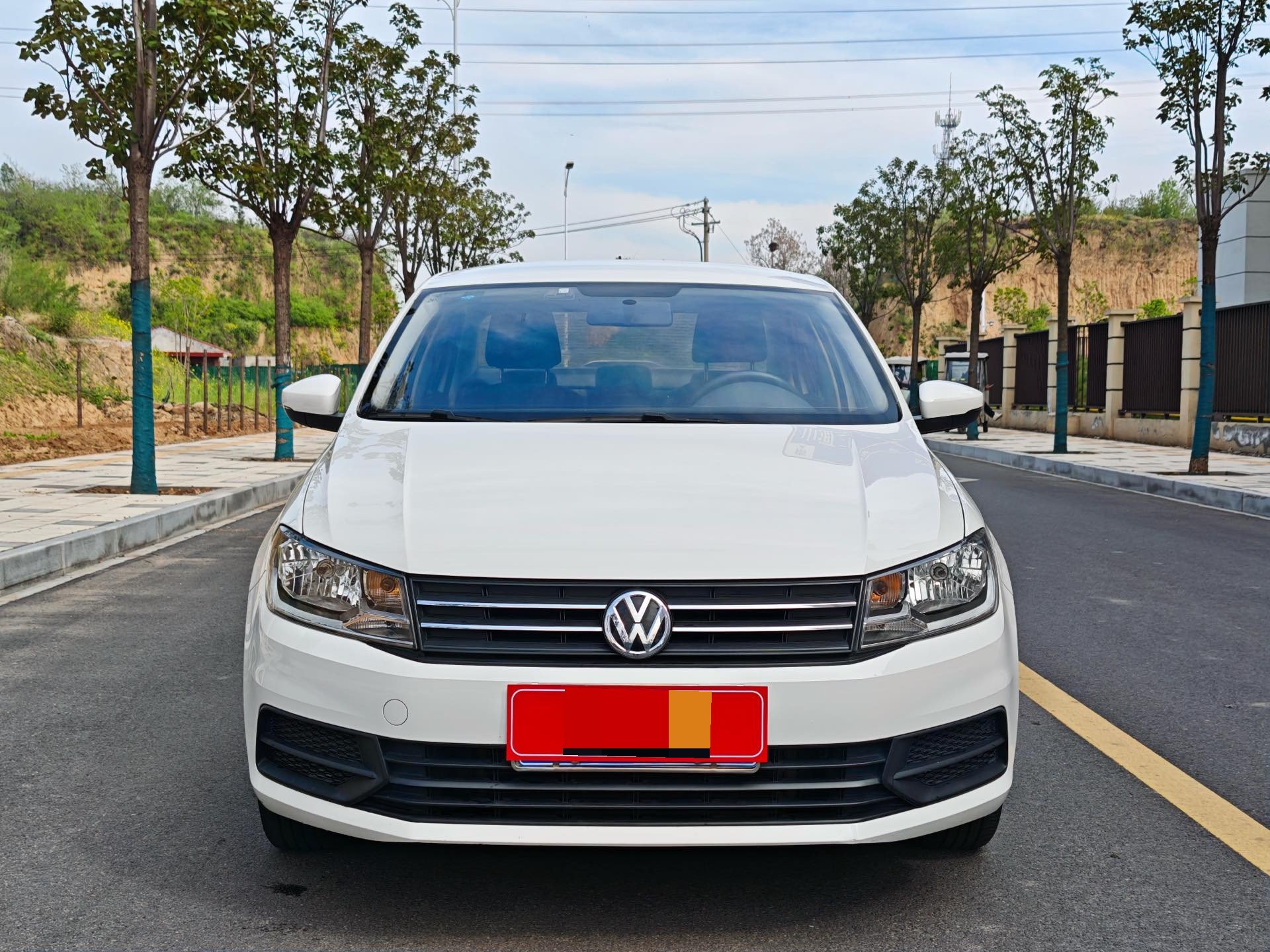 Volkswagen Santana 2018 car image #2