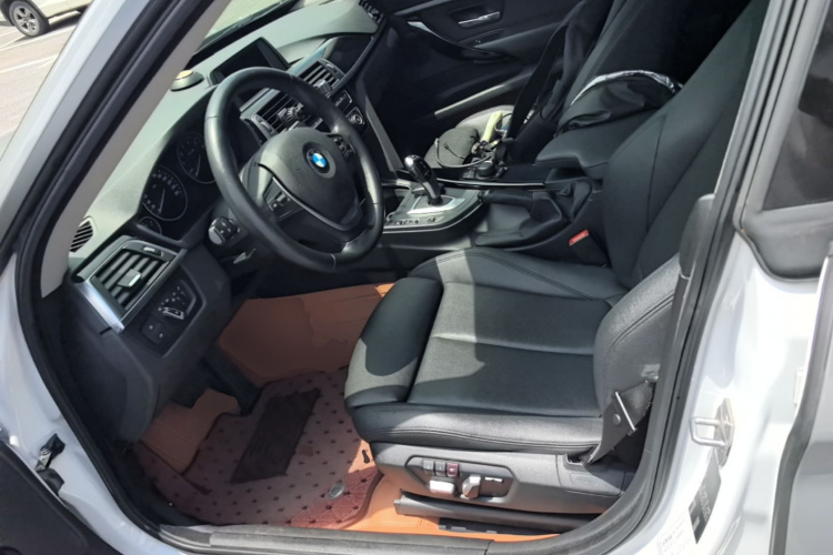 BMW 3 Series GT 2018 car image #15