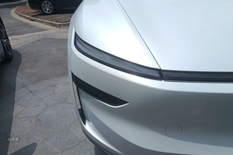 Tesla Model Y 2025 car image #8