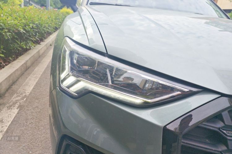 Audi Q3 2022 car image #8