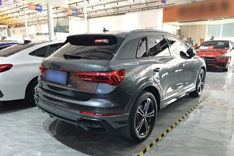 Audi Q3 2020 car image #7
