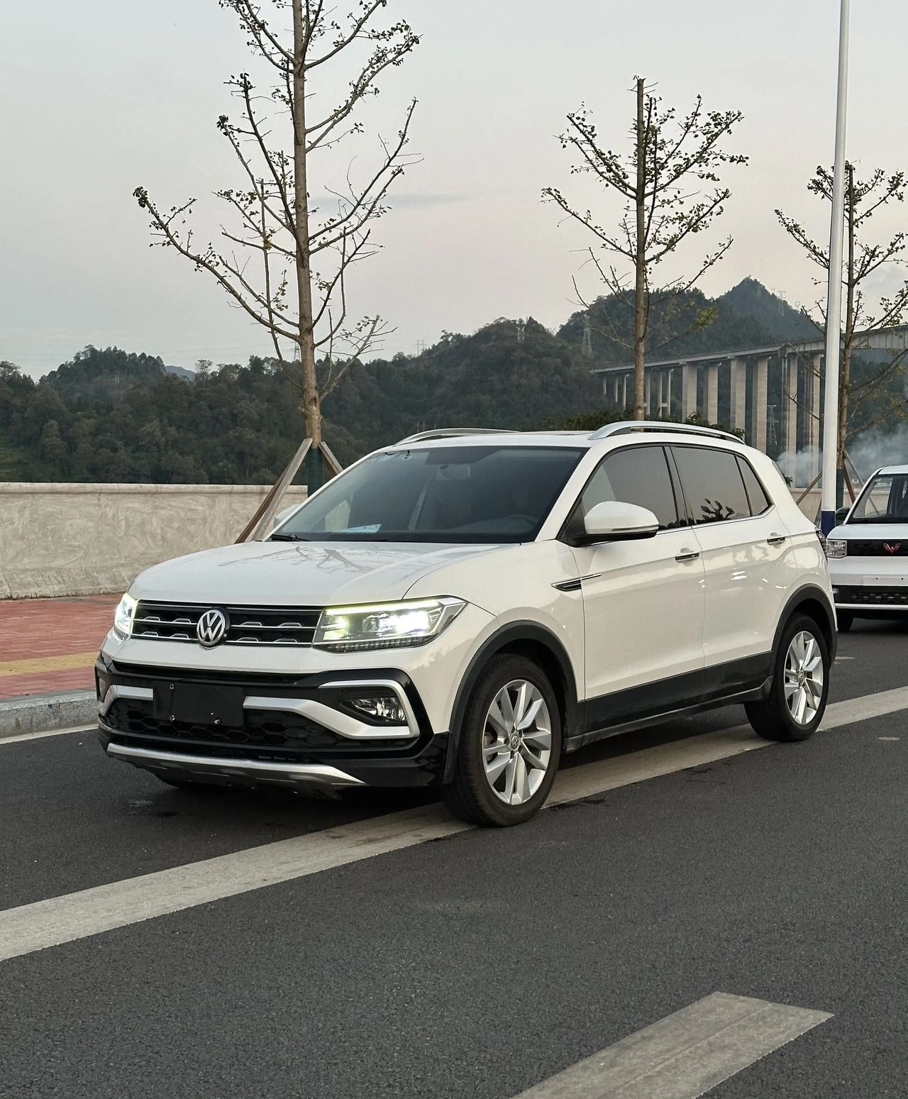 Volkswagen T-Cross 2021 car image 