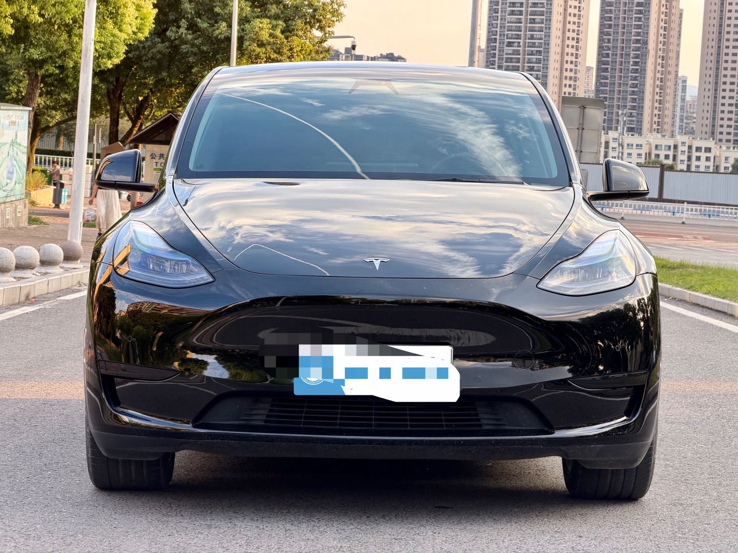 Tesla Model Y 2022 #4 Tesla Model Y 2022 car image #4