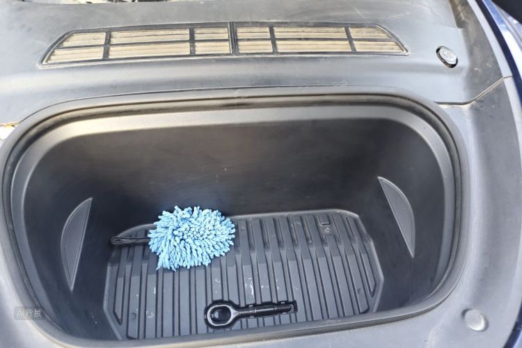 Tesla Model Y 2022 car image #22