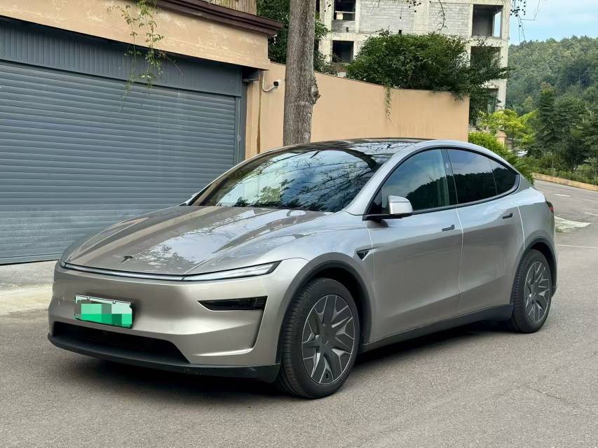 Tesla Model Y L 2026 car image 